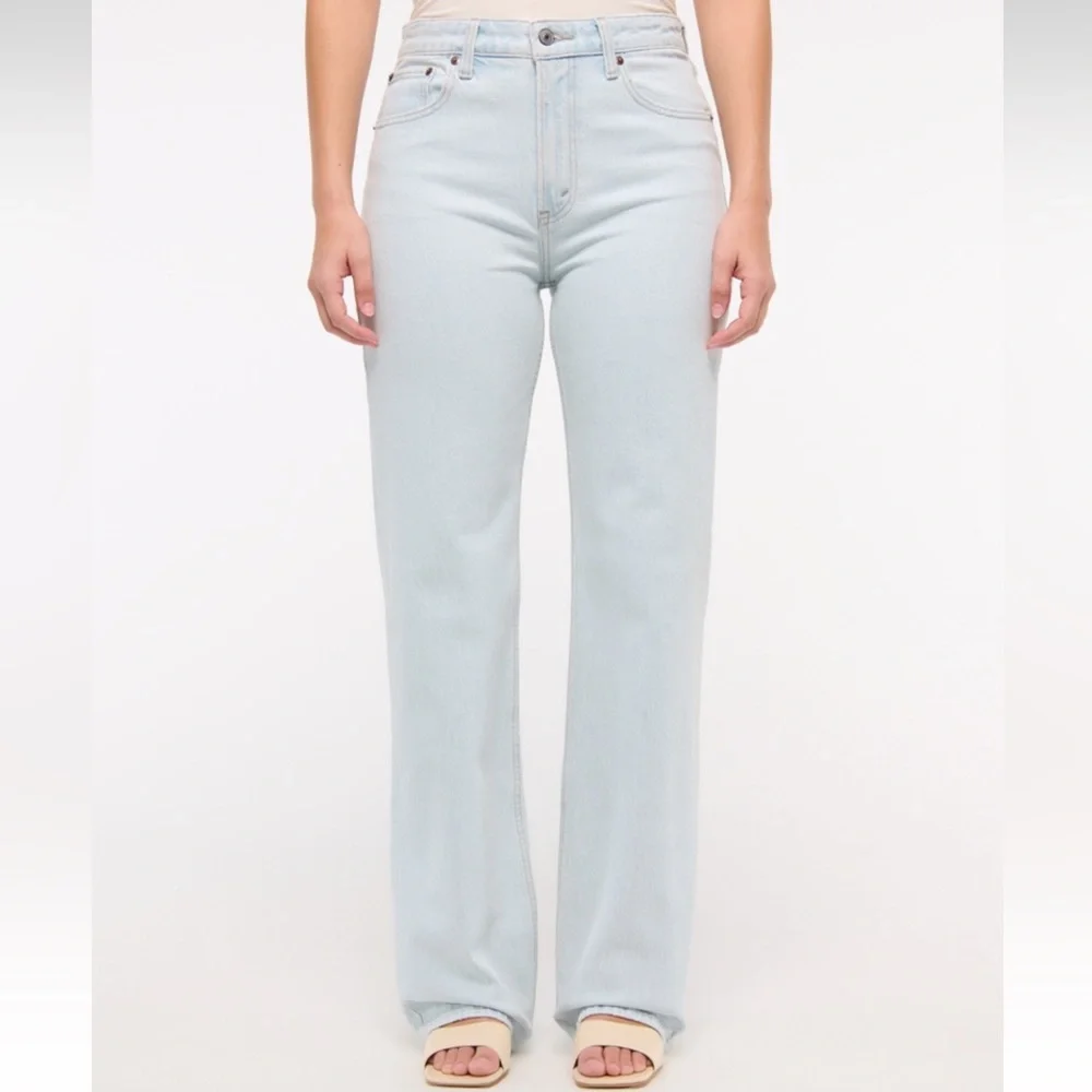 Abercrombie & Fitch Curve Love High Rise 90s Relaxed Jean - 27 Long - Light Wash - Picture 1 of 10